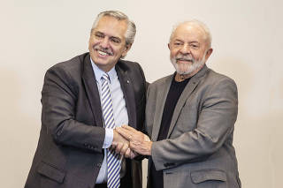 Lula recebe a visita de Alberto Fernandez (Presidente da Argentina) no Hotel Intercontinental e  se comprimentam