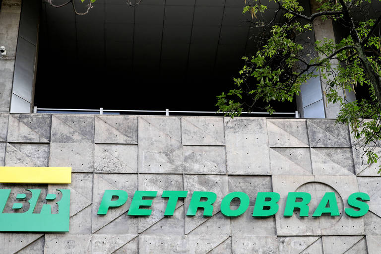 Logotipo da Petrobras na sede da companhia no Rio de Janeiro