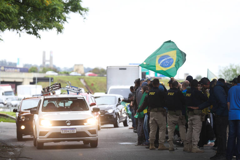 Avenida de Guarulhos é usada para a disputa de rachas - 17/02/2021