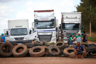 Apoiadores do governo Bolsonaro bloqueiam a BR-251