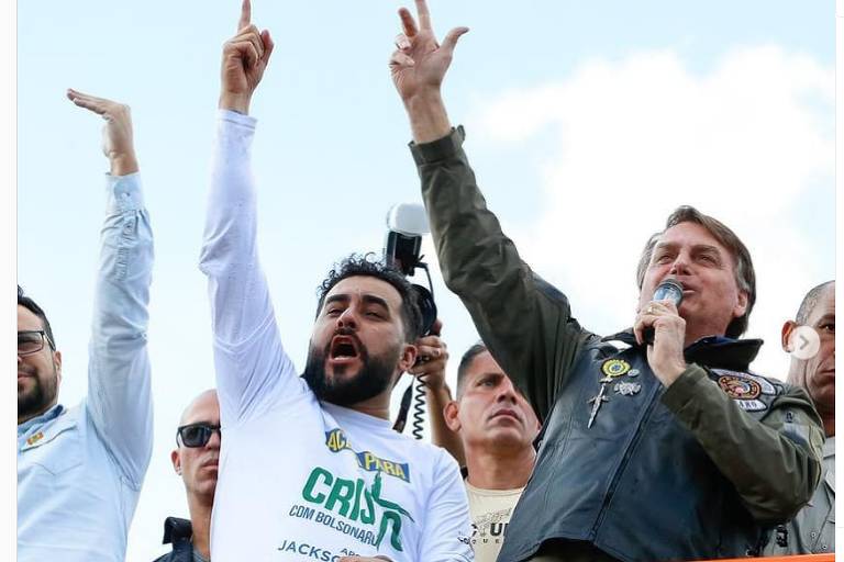 O bolsonarista Jarckson Vilar ao lado do presidente Jair Bolsonaro (PL) em manifestação feita em São Paulo em junho