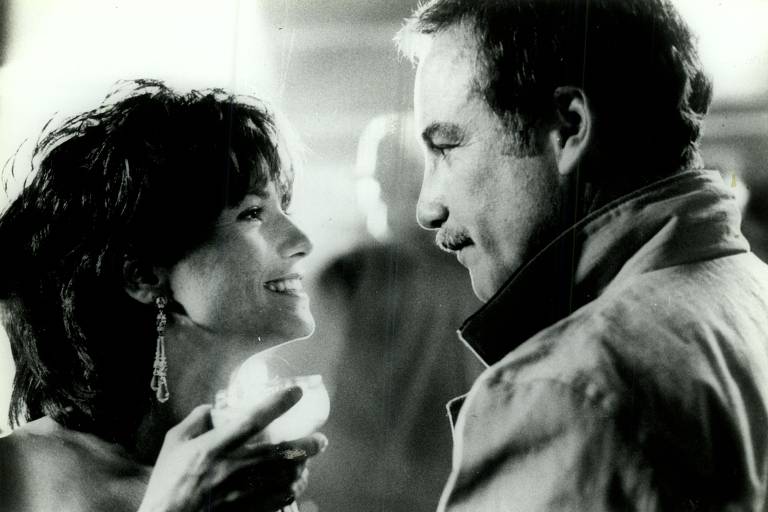 Os atores Holly Hunter e Richard Dreyfuss em cena do filme "Além da Eternidade"