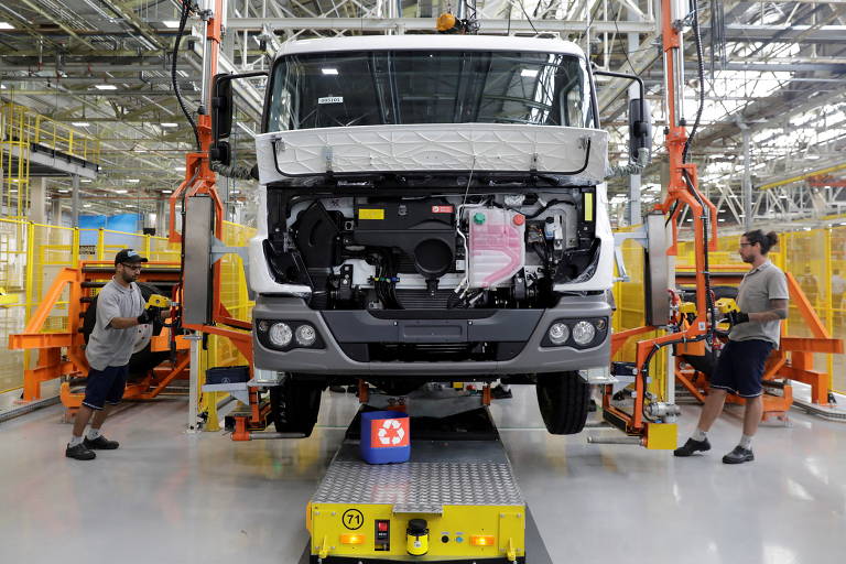 A política industrial do novo governo deve manter o foco nas prioridades do país e alavancar a capacidade tecnológica nacional e a inovação. A ideia é promover a reindustrialização associada à transição para a economia digital e verde