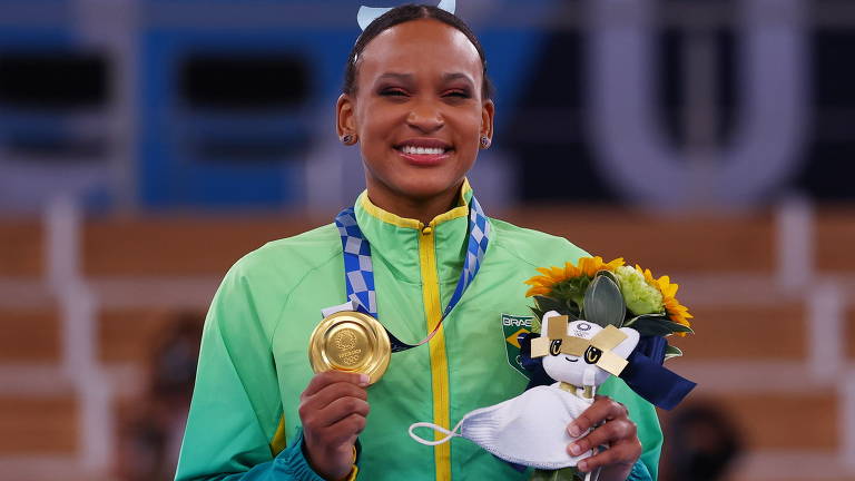 Rebeca Andrade supera Simone Biles e conquista o ouro no salto no Mundial  de Ginástica Artística - Jogada - Diário do Nordeste