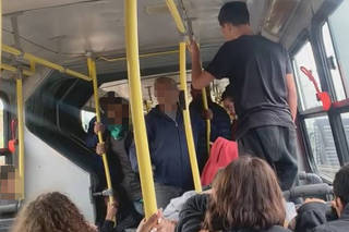 Bolsonaristas invadem ônibus para tirar satisfação com estudantes