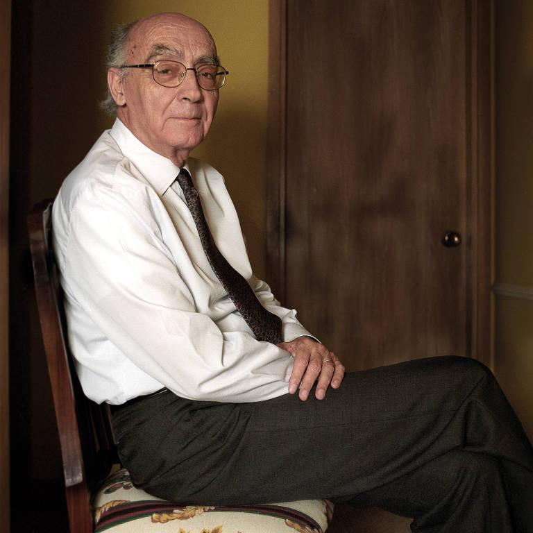 O escritor José Saramago em fotografia do álbum biográfico 'Saramago - Os Seus Nomes', que sai pela Companhia das Letras