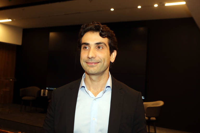 O economista Gabriel Galípolo pode ser indicado para o BNDES (Banco Nacional de Desenvolvimento Econômico Social). Ex-presidente do banco Fator, ele atuou na campanha como um conselheiro econômico de Lula e é bem-visto no partido