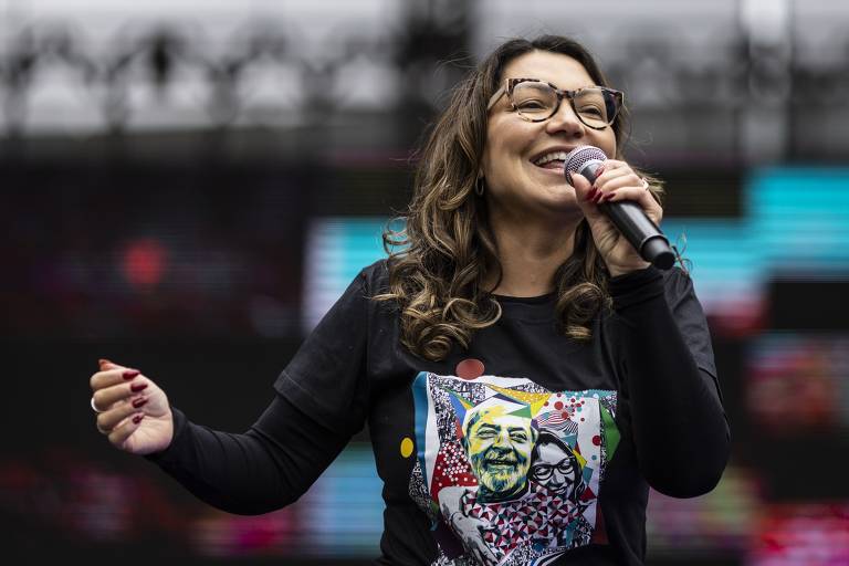 A socióloga Rosângela Lula da Silva, a Janja, durante comício de Lul, no Vale do Anhangabaú, no centro da capital paulista