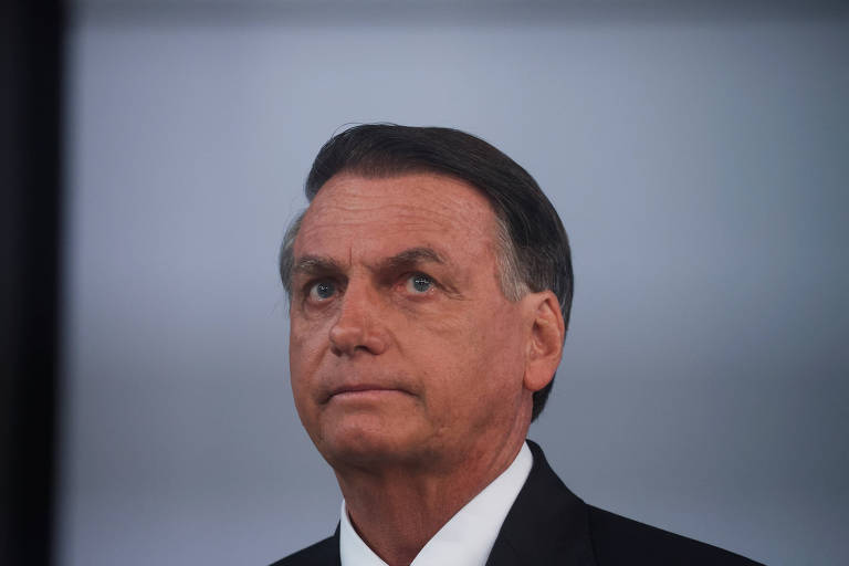 Defesa de Bolsonaro no TSE se omite sobre desinformação contra urnas a embaixadores