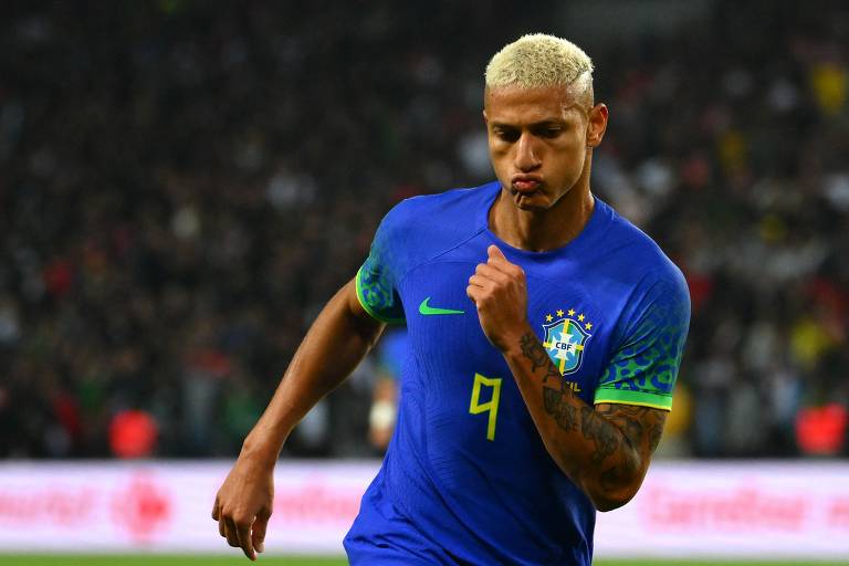 Pin de Taise Almeida em richarlison  Jogadores seleção brasileira, Fotos  de jogadores de futebol, Futebol