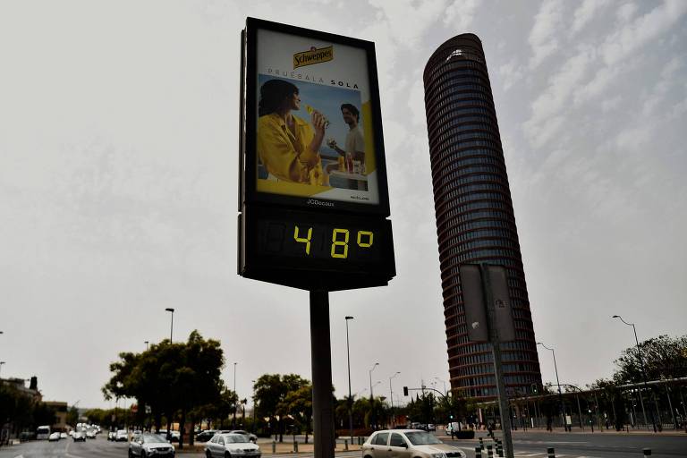 Termômetro de rua em Sevilha (ESP) marcando 48ºC