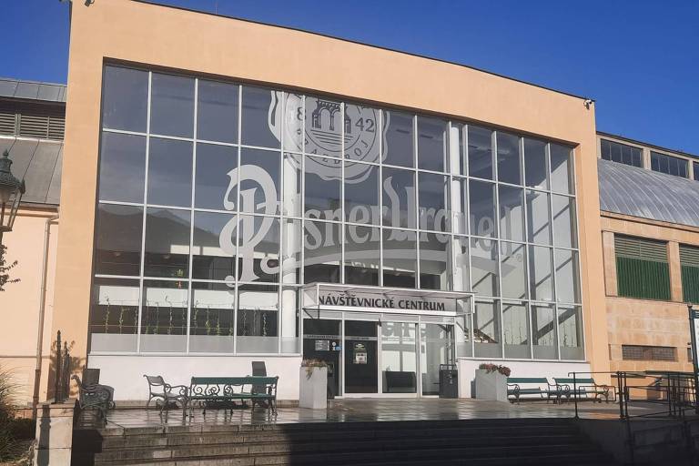 Fachada da cervejaria Pilsner Urquell, em Plzen, na República Tcheca