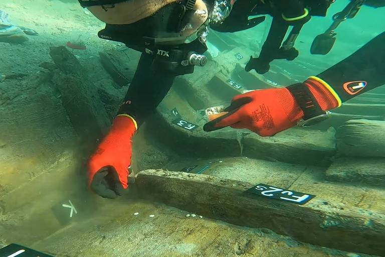 Barco romano datado em mais de 2.000 anos é encontrado no mar da Croácia