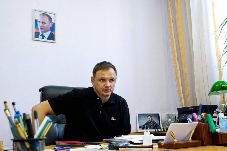 Kirill Stremousov em seu escritório em Kherson, em foto de julho deste ano 