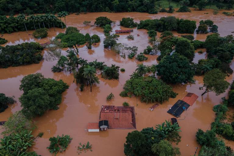 Enchentes fluviais representam um risco ambiental para 7,3 milhões de crianças e adolescentes no Brasil, segundo relatório do Unicef. Os eventos extremos, como os ocorridos em Minas Gerais em janeiro de 2022, têm se tornado mais frequentes com mudanças climáticas são risco para segurança e sobrevivência de crianças e adolescentes.