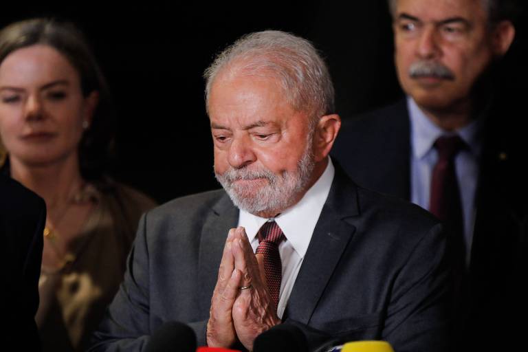 O presidente eleito Luiz Inácio Lula da Silva durante entrevista coletiva após reunião com equipe de transição em Brasília