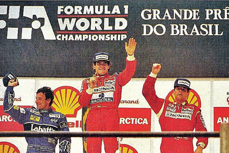 Ayrton Senna no lugar mais alto do pódio do GP Brasil de 1991