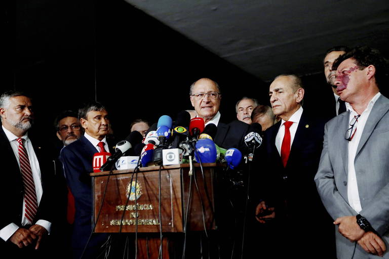 Vice-presidente eleito, Geraldo Alckimin, durante coletiva ao lado do senador eleito Wellington Dias (PT-PI)