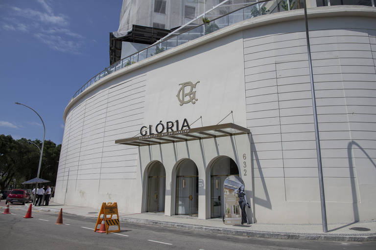 O Hotel Glória foi projetado originalmente pelo arquiteto francês Joseph Gire, o mesmo que desenhou o Copacabana Palace e o Palácio das Laranjeiras