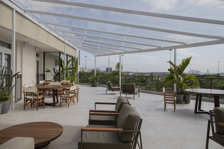 Área externa do novo empreendimento, que fica de frente para a baía de Guanabara, o hotel já hospedou personalidades como Fidel Castro, Yuri Gagarin, Albert Einstein e Marilyn Monroe