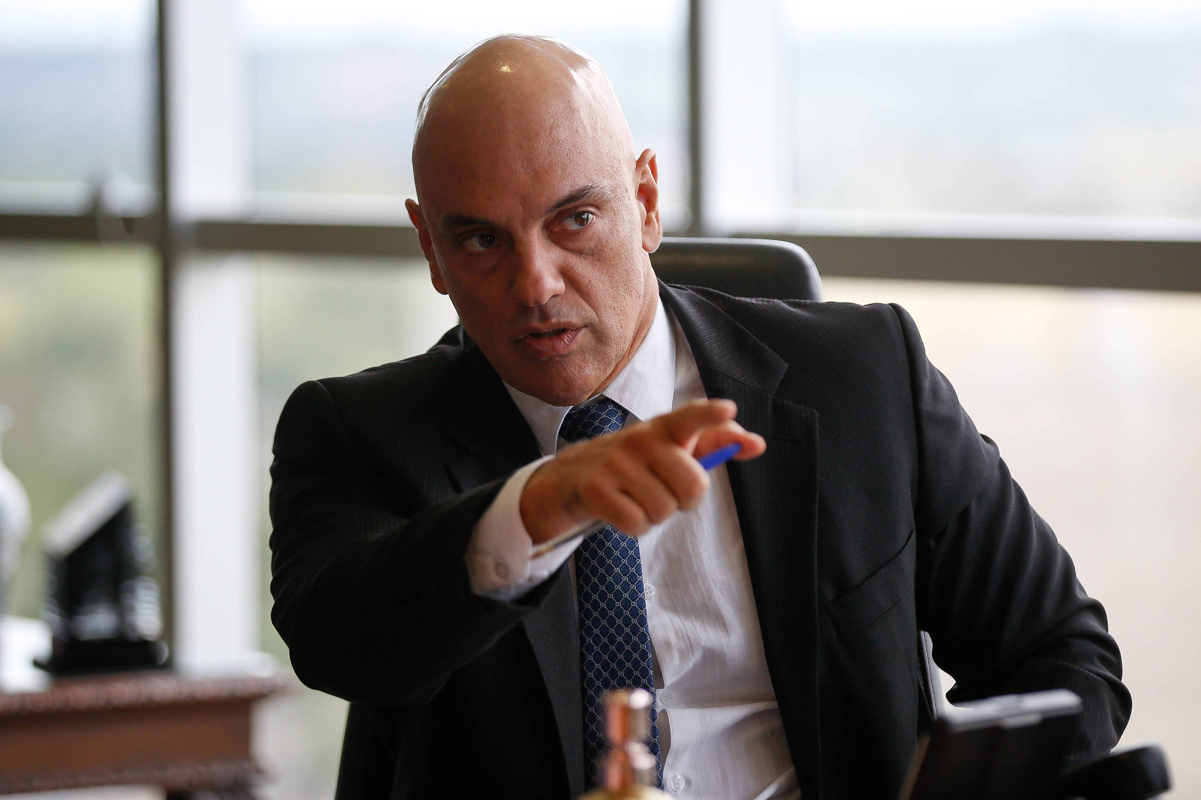 Perfis nas redes apoiam decisão de Moraes, que aprovou a delação