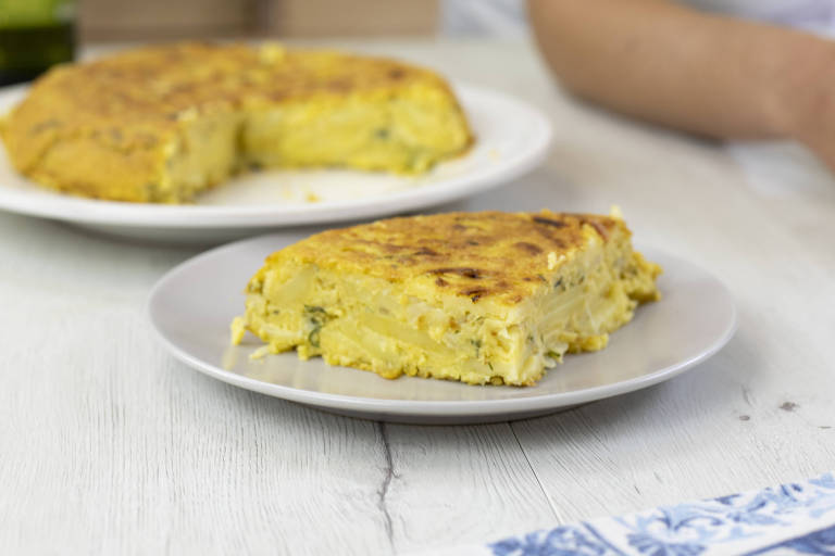 Aprenda a preparar uma tortilha espanhola sem quebrar nenhum ovo