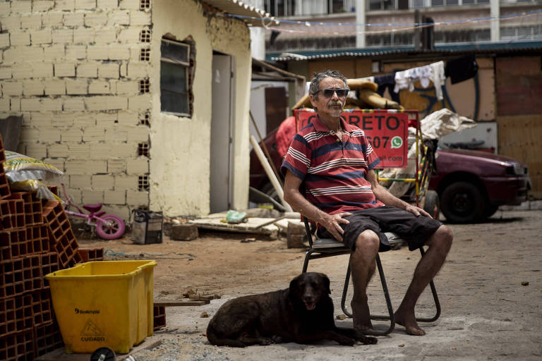 Carroceiro Paulo Belo, 59, que está na fila da Cohab há mais de 20 anos e hoje vive em um terreno ocupado no centro da cidade