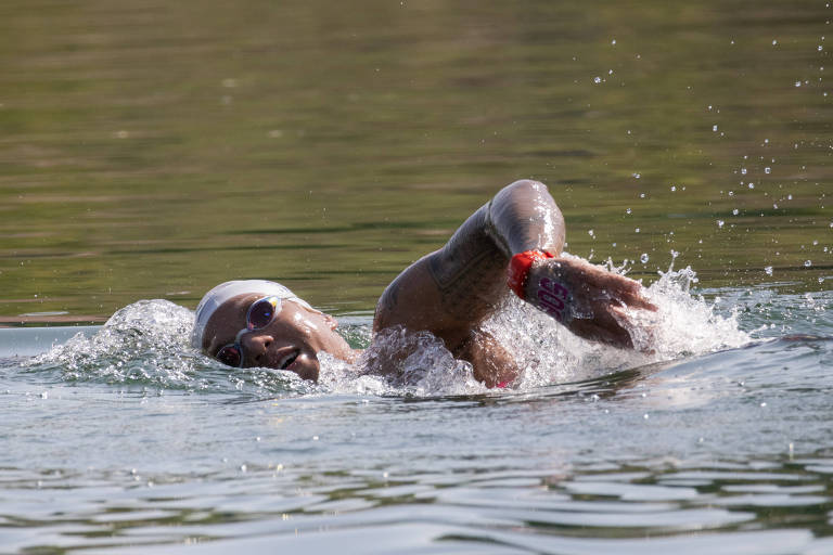 Ana Marcela Cunha é hexacampeã do circuito mundial de maratona aquática