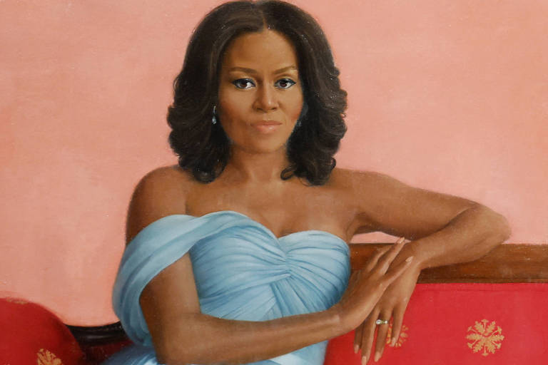 'Nós nos tornamos mais ousados em meio ao brilho', diz Michelle Obama em livro