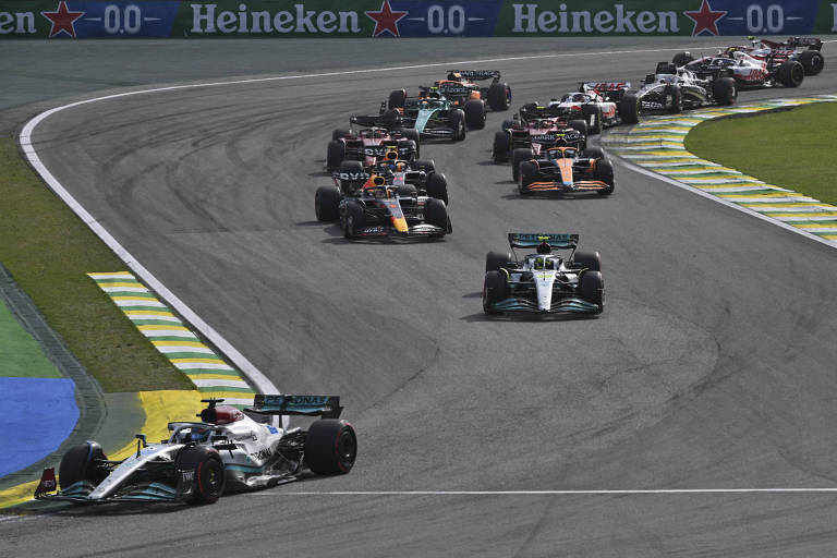 Russell vence GP São Paulo de F1, e 'brasileiro' Hamilton completa dobradinha da Mercedes