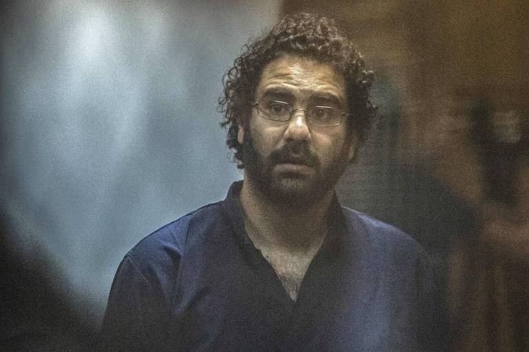 Ativista Alaa Abd el-Fattah estava à beira da morte após greve de fome em prisão egípcia, diz família