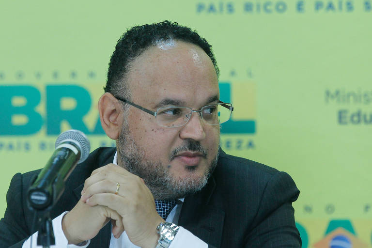 O ex-ministro da Educação Henrique Paim, que vai coordenar a área na transição 