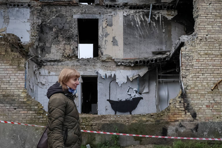 Grafites de Banksy se espalham pela Ucrânia, país em guerra contra a Rússia