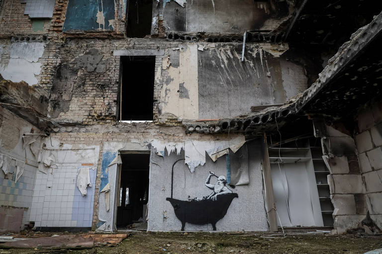 Grafites de Banksy se espalham pela Ucrânia, país em guerra contra a Rússia