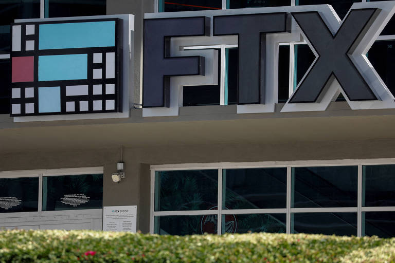 Corretoras de criptomoedas tentam acalmar clientes após colapso da FTX
