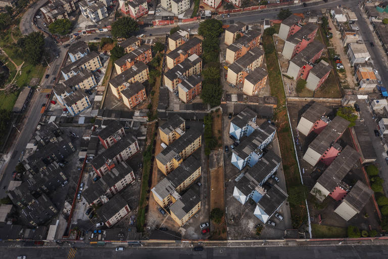 Vista aérea dos conjuntos habitacionais de Cidade Tiradentes, na zona leste de Sao Paulo. De cada 8 habitantes do planeta, 1 mora hoje em favelas ou casas inadequadas, apontam dados da ONU
