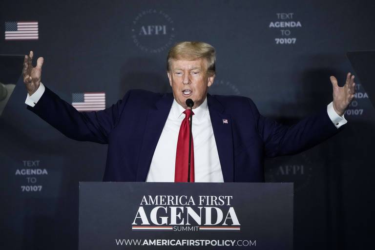 Ex-presidente dos EUA Donald Trump discursa em evento em Washington 