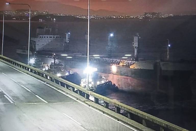 Navio colide na Ponte Rio-Niterói