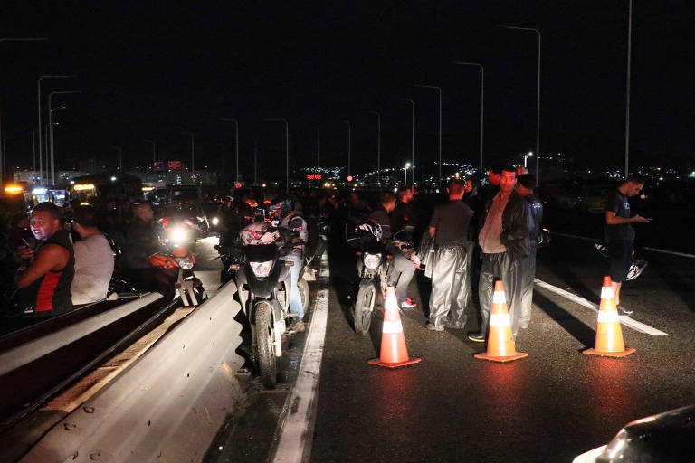 Batida de navio na ponte Rio-Niterói provocou a paralisação do tráfego de veículos