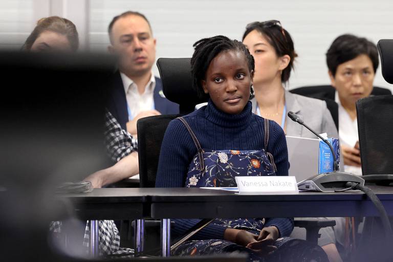 Ativista uganesa Vanessa Nakate se prepara para fazer um discurso ao G20 durante a COP27, no Egito