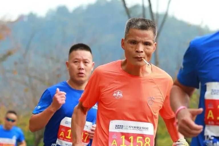 Tio Chen, o maratonista chinês que fez maratona fumando cigarros