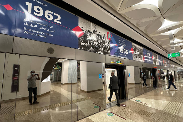 Imagem da estação de metrô Qatar University, em Doha