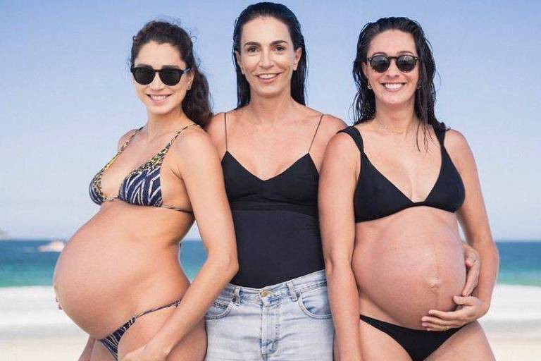 Isabel Salgado e as filhas Carol e Maria Clara, as duas grávidas, na Praia de Ipanema, em 2020