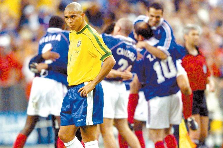Brasil era favorito em 1998 e chegou à final, mas foi derrotado pela anfritriã França, que ocupava apenas o 18º lugar no ranking da Fifa.