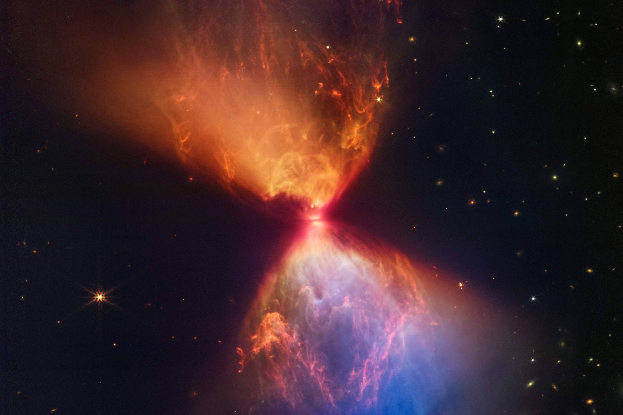 James Webb revela un reloj de arena luminoso alrededor de una estrella – 16/11/2022 – Ciencia