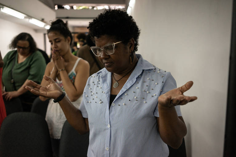 Culto realizado pelo pastor Marco Davi de Oliveira na Nossa Igreja Brasileira, no Rio de Janeiro. Ele é autor do livro 'A Religião Mais Negra do Brasil', na qual explica que os negros têm feito uma opção pelas igrejas pentecostais