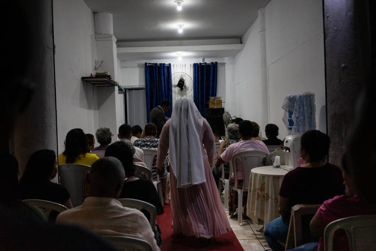 Migração de fiéis da Igreja Católica para a evangélica avança nas áreas  mais pobres