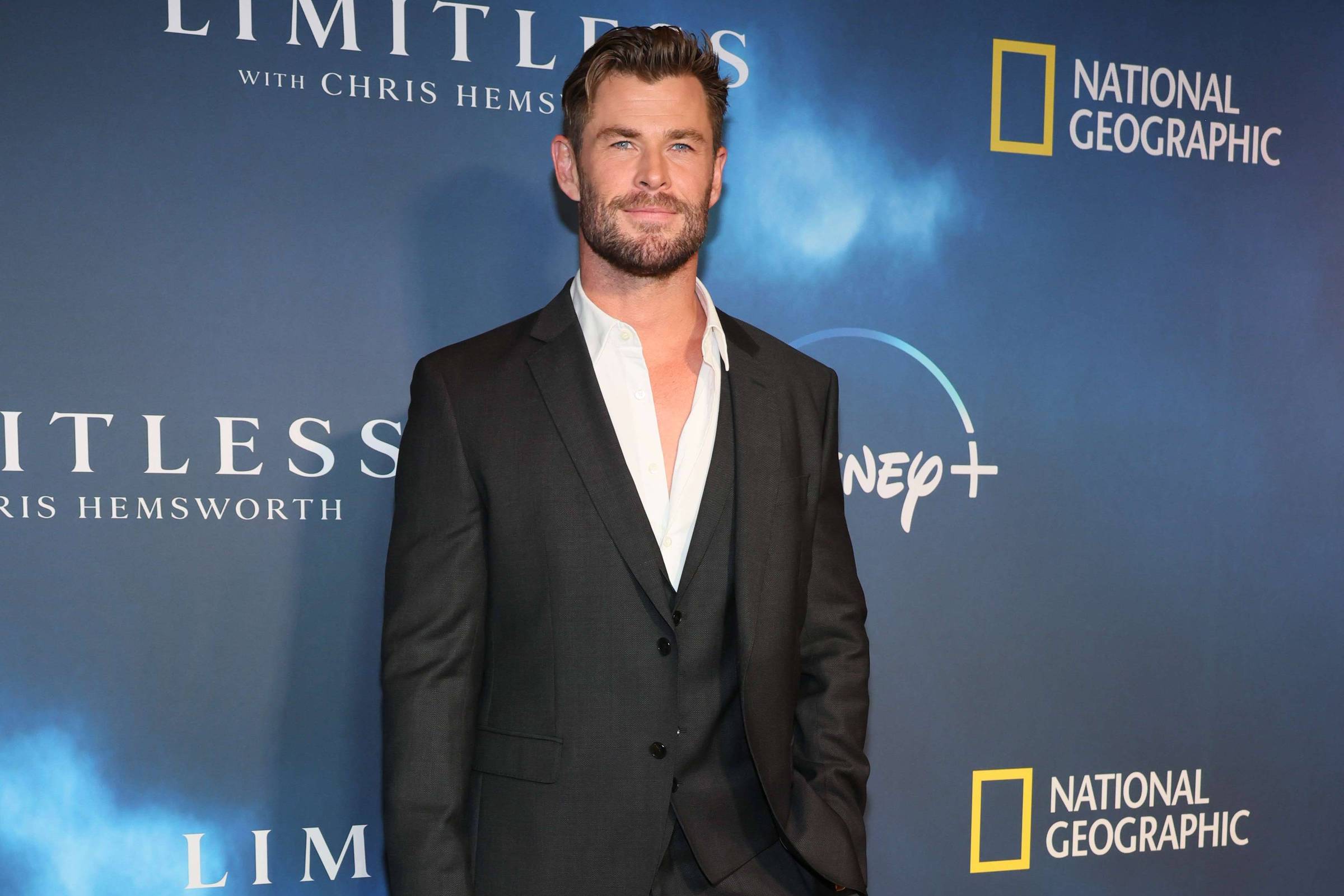 Chris Hemsworth anuncia pausa na carreira após descobrir predisposição ao  Alzheimer :: Leiagora, Playagora