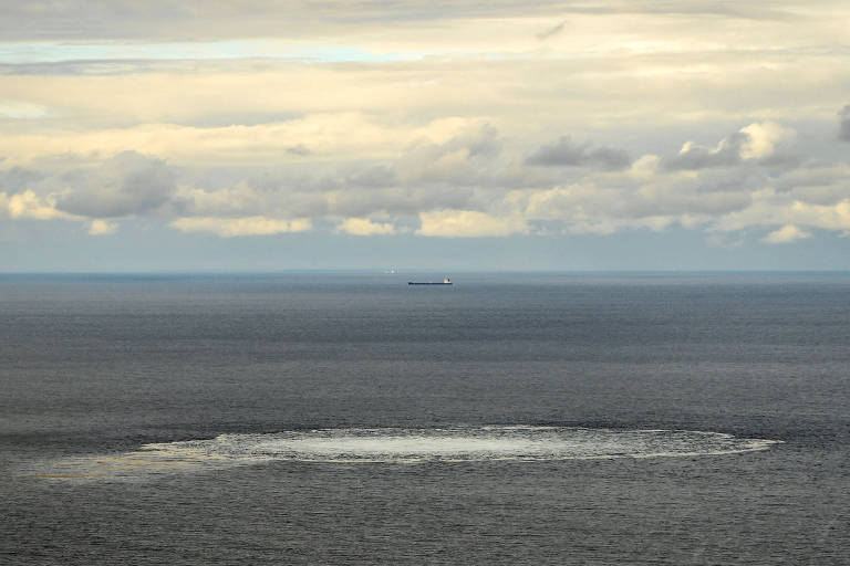 Um dos quatro vazamentos de gás no Nord Stream após a explosão no Mar Báltico