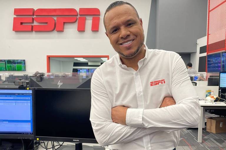 O ex-jogador Luís Fabiano na redação da ESPN em São Paulo
